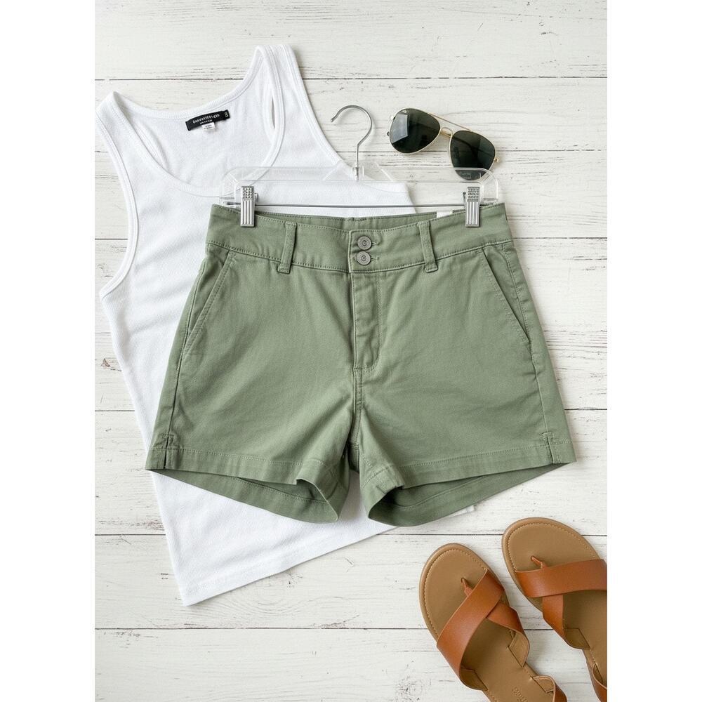 STS Blue Lulu High Rise Trouser Shorts Green Size 26 NWT Stretch